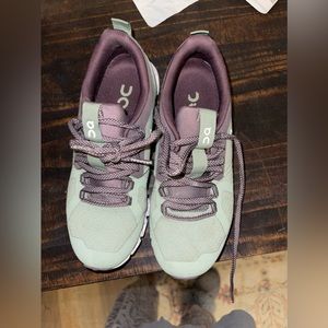 On-running Cloud Beam in leaf/grape